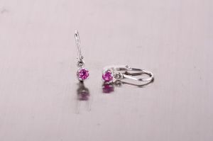 Fehérarany bébifülbevaló pink kővel - Arany baba fülbevalók