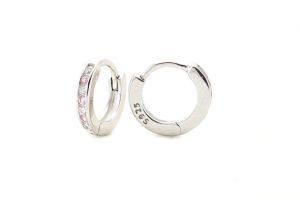 Ezüst gyermek fülbevaló keskeny karika rózsaszan-fehér 8mm - Arany baba fülbevalók